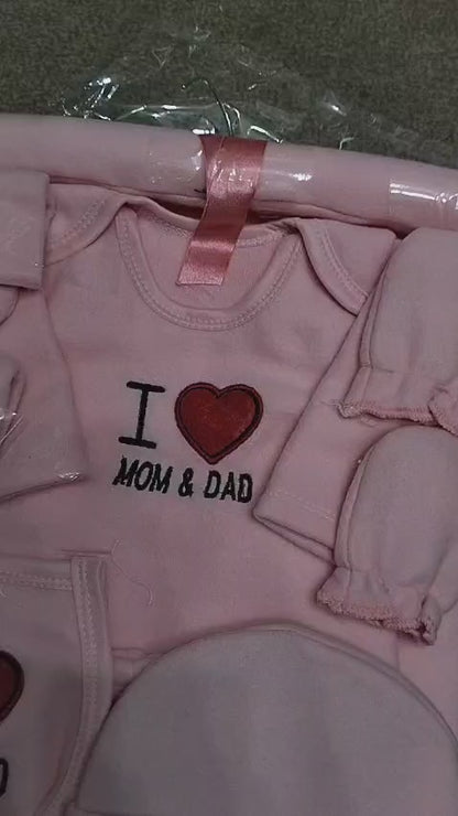 I Love Mom & Dad - New Born Baby Winter Fleece Gift Set (8 Pieces)