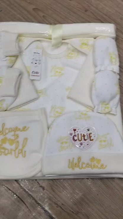 Welcome To The World - New Born Baby Winter Fleece Gift Set (8 Pieces)
