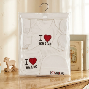 I Love Mom & Dad 8 Pieces Newborn Baby Gift Set (0–3 Months)